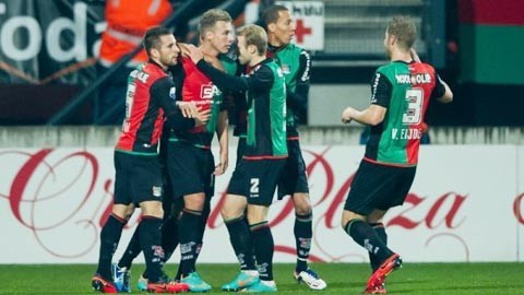 借其在绿茵 借其在绿茵