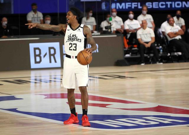 东契奇：我们大多时候是一起讨论排名 我们必须一场一场地打.